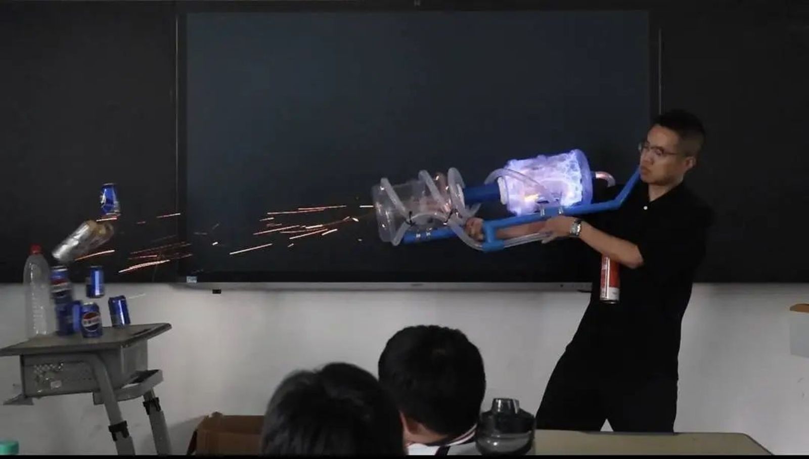 酷！物理老師DIY「等離子炮」火爆全網　親曝目的：讓學生掌握知識