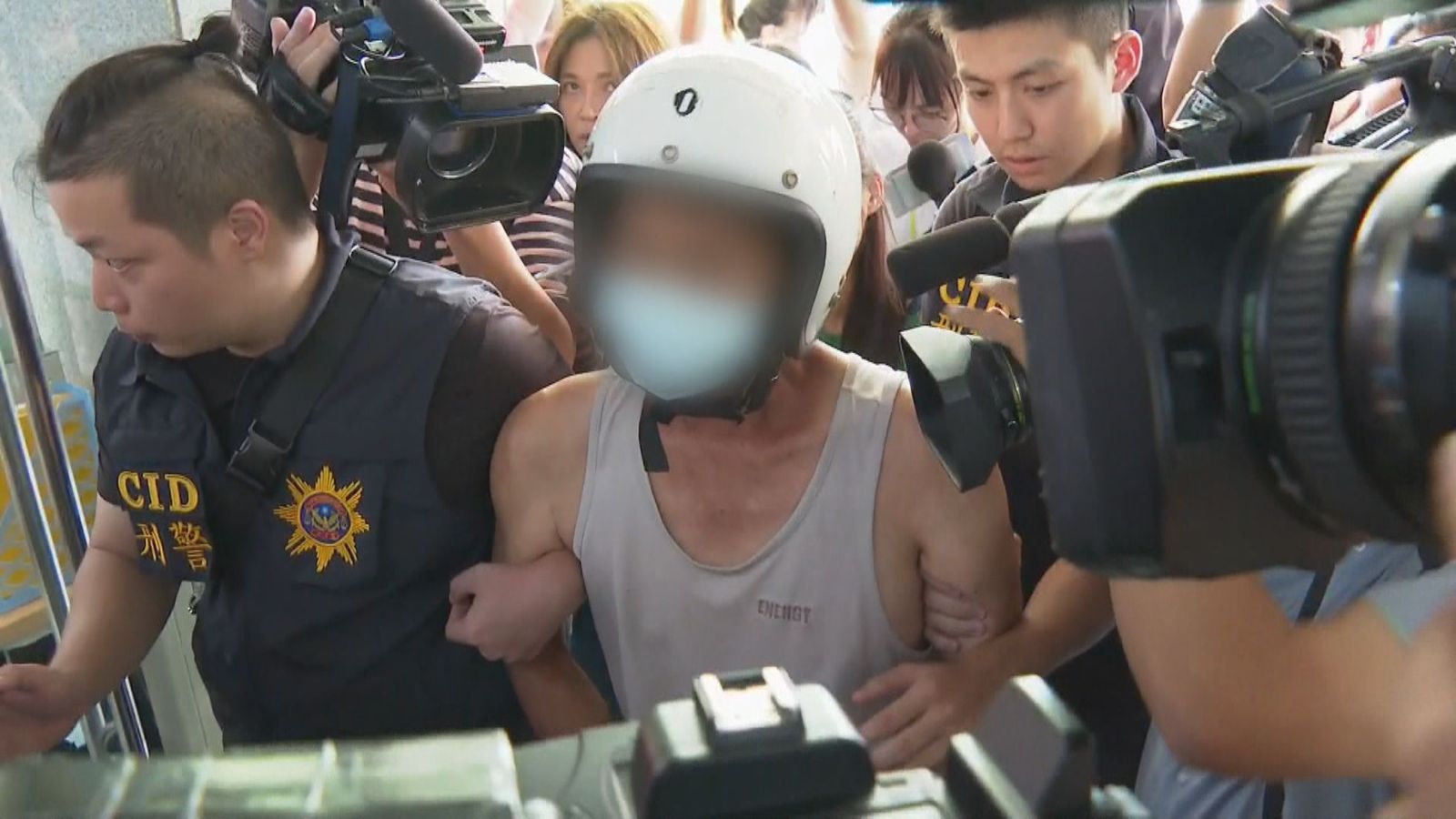 目睹爸媽被鄰居砍死！7歲男童吃櫻桃驚喊「是血」　每天重複做1事惹鼻酸　