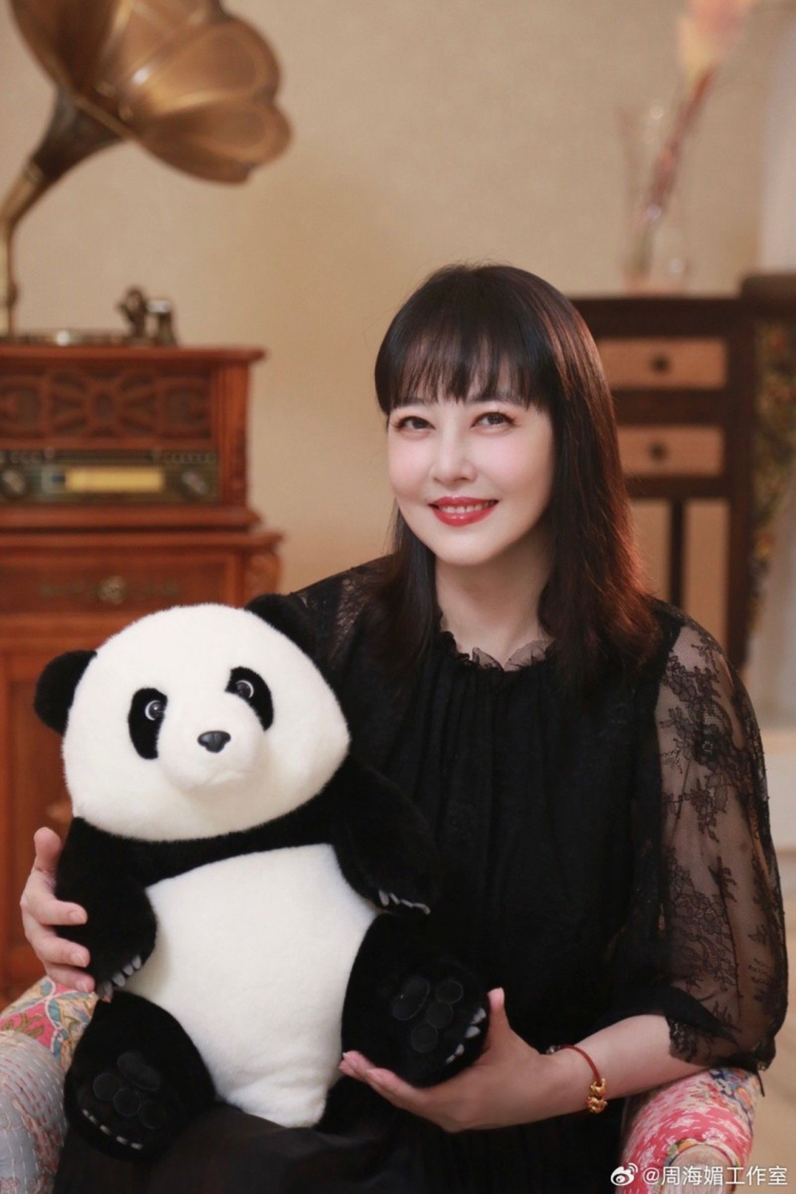 周海媚也因紅斑性狼瘡過世，享年57歲。翻攝周海媚工作室微博