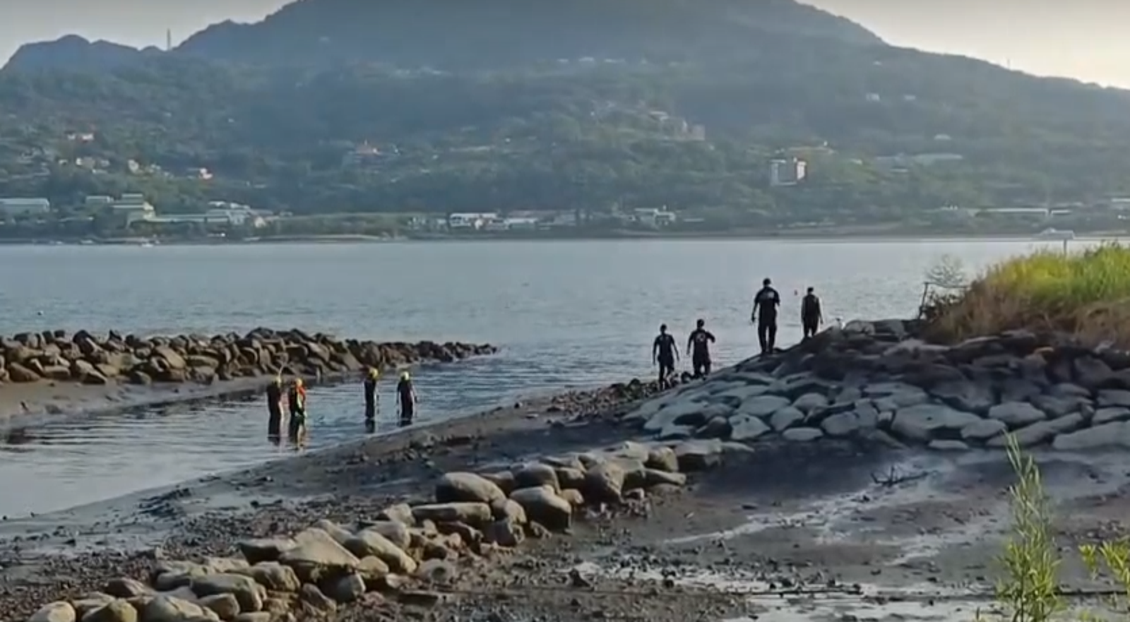 淡水9旬婦離奇失蹤！淨灘發現遺骸　陸籍狠媳婦裝箱棄屍遭送辦