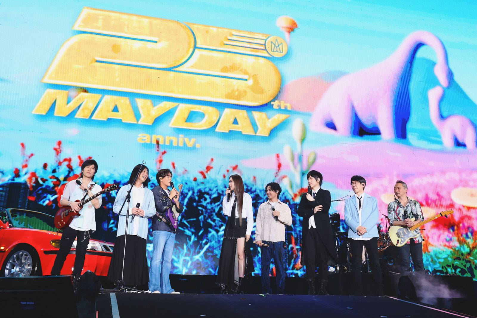 直擊／超大咖嘉賓突襲！五月天竟趕他下台「露大腿也要下去」