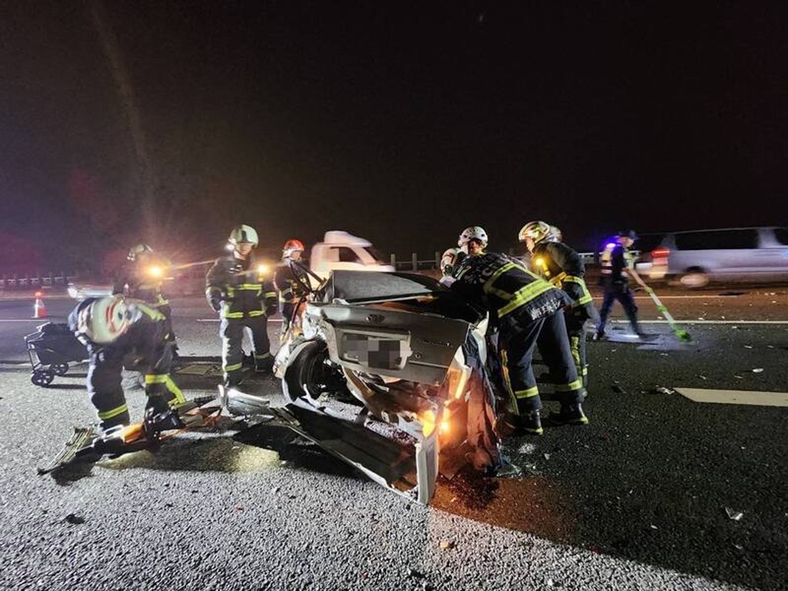 轎車拋錨閃雙黃燈！　57歲男子國3烏日段遭追撞慘死