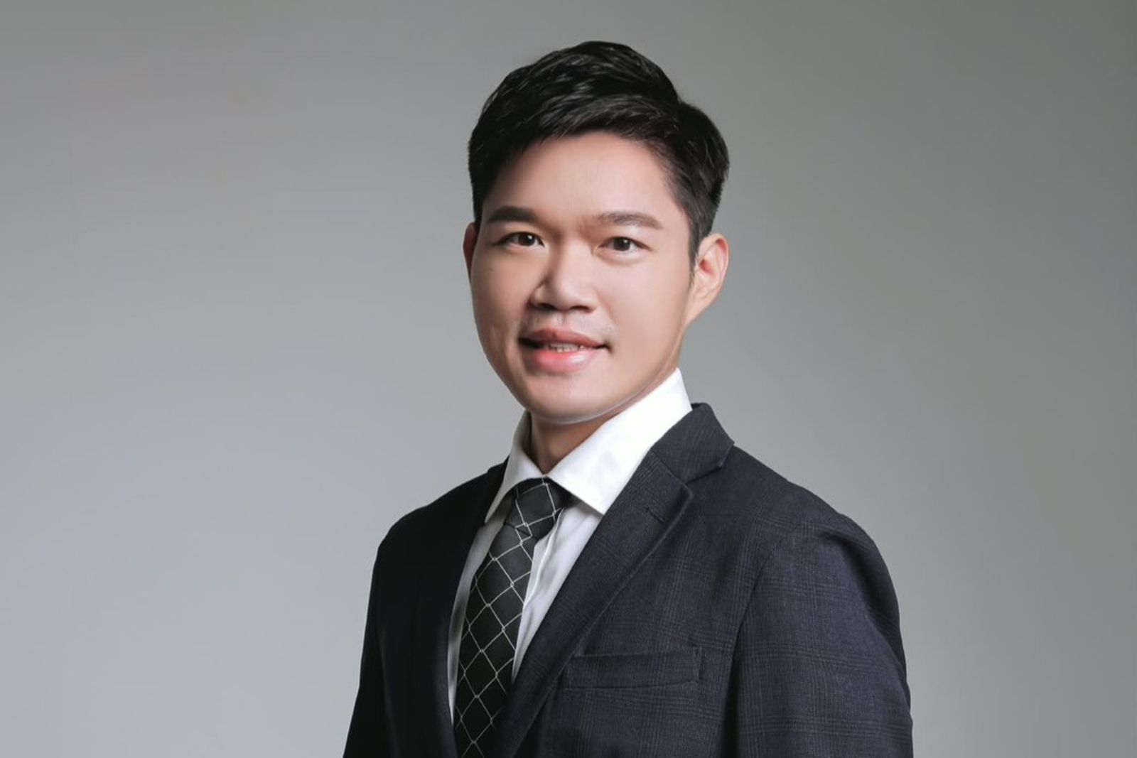 國民黨新竹縣長參選人徐欣瑩競辦發言人徐維遠喊話,作為國家領導人,要站在一起的對象絕對不是特定地方家族,而是全體新竹縣民。圖/徐欣瑩競辦提供