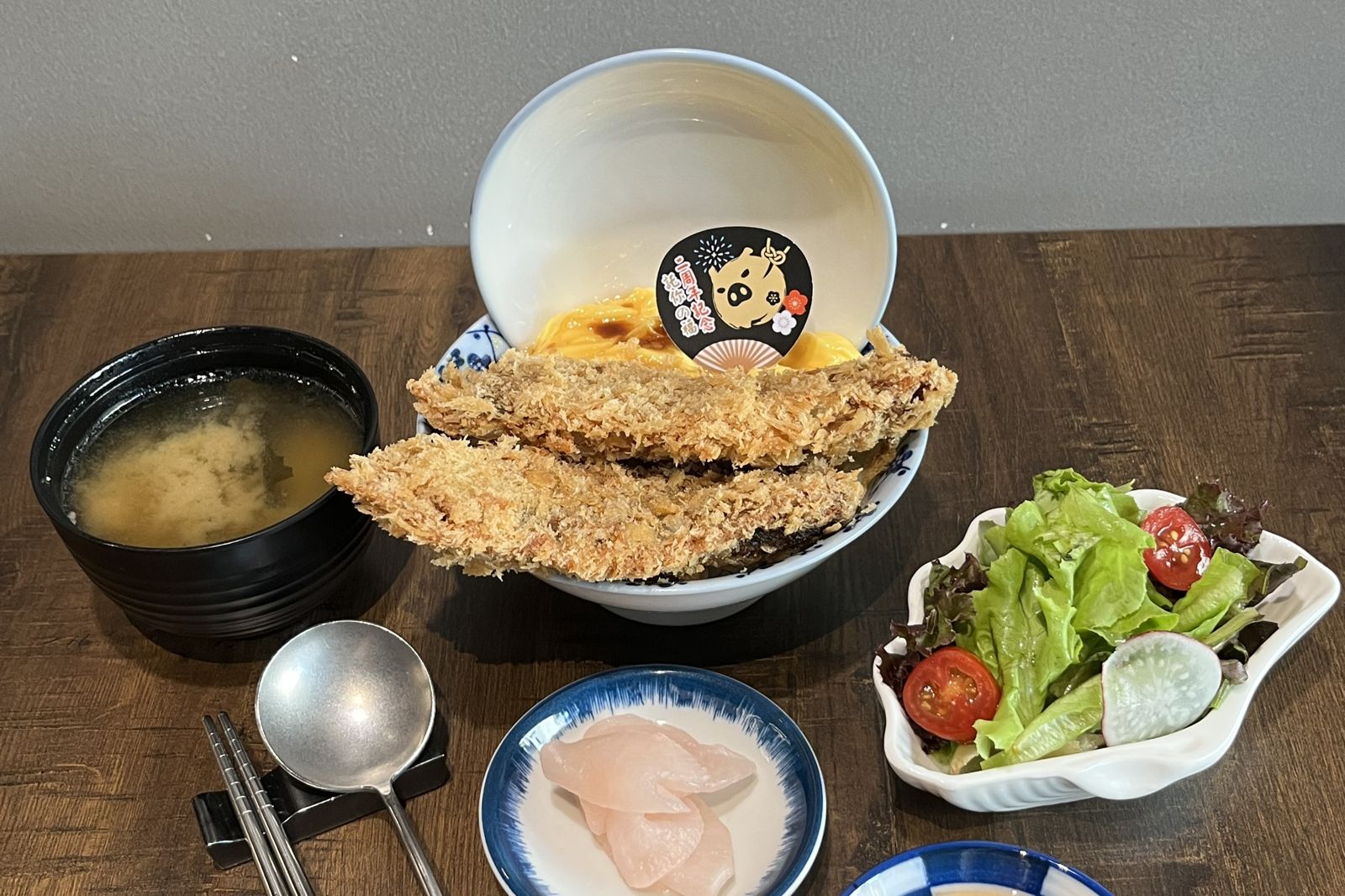 人氣豬排店「託你の福」慶2週年!推外酥內嫩黃金鰻定食,點套餐就送質感反光扇
