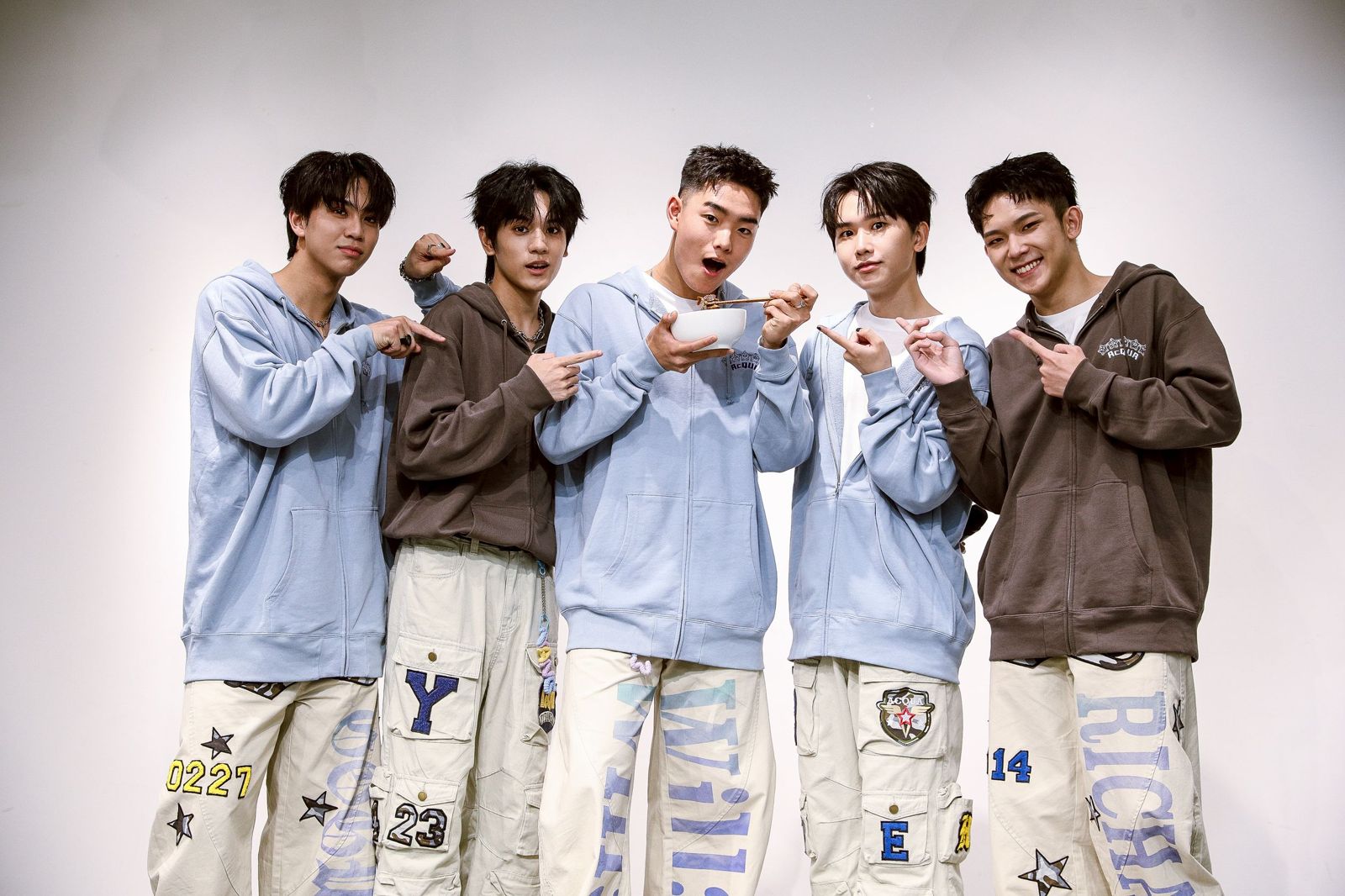 AcQUA源少年脫了！5人合體養眼畫面曝光　「下半身」最強是他