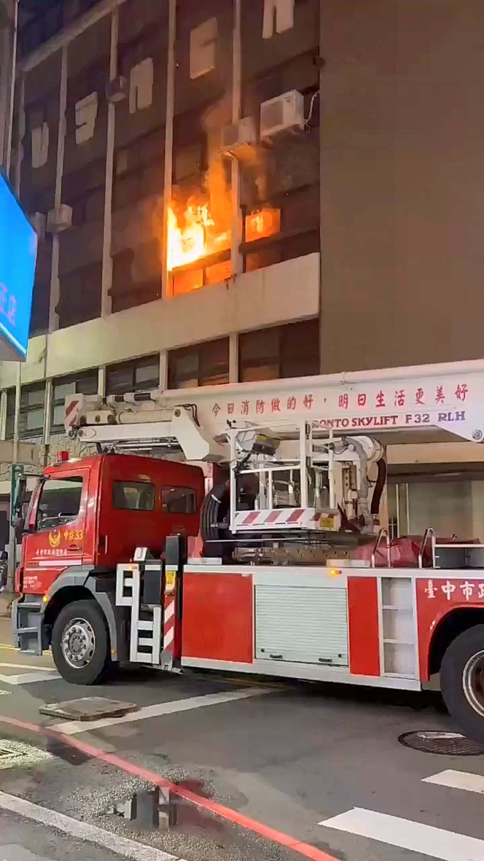 火警剛發生時的火勢跟濃煙並不大。讀者提供