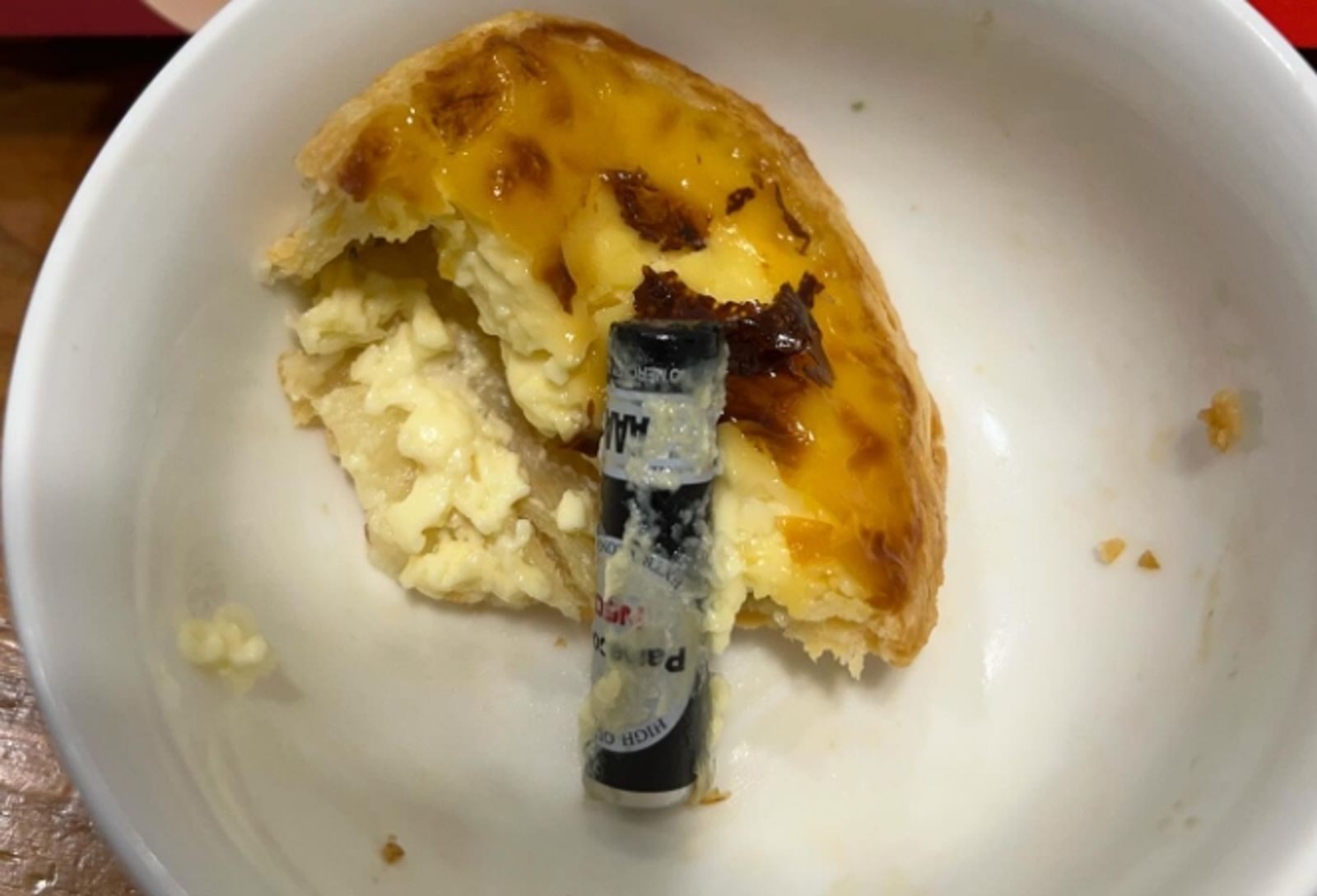 肯德基蛋撻「內餡有黑影」竟是電池!業者道歉了…衛生局揭「員工錯誤SOP」要開罰