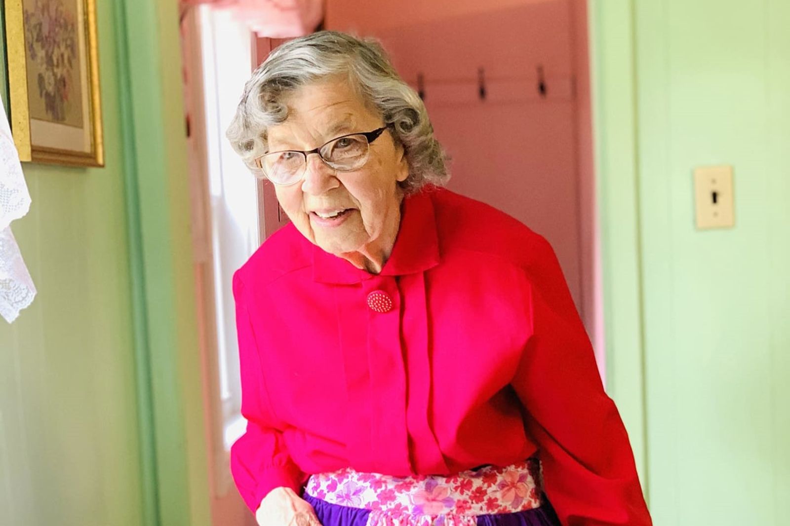 終身未婚從不孤單!90歲不婚奶奶自爆約會史 被冠「獨白女王」超敢講