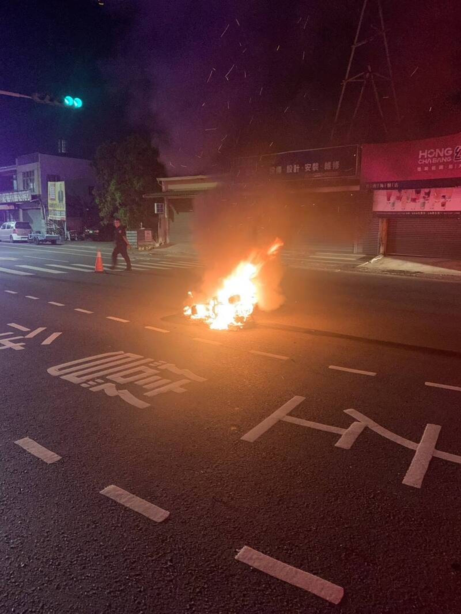 台南女醉騎自摔30公尺機車起火 酒測值爆0.93「爛醉上路」送辦!