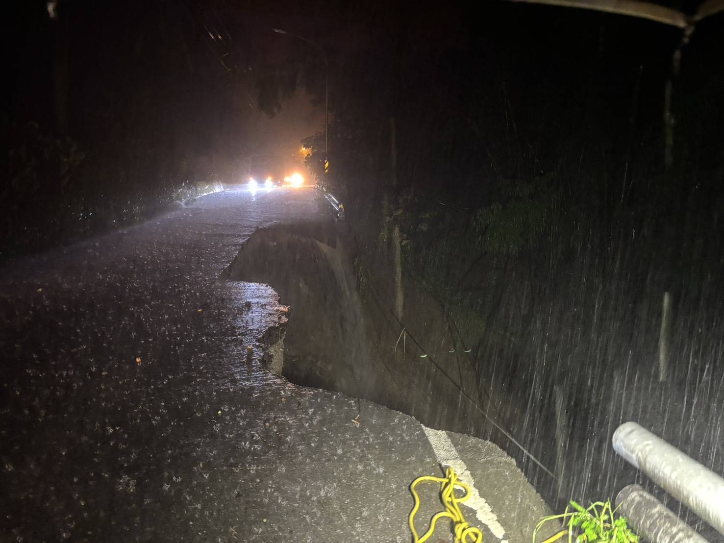 高雄5口墜谷勇父3度爬出坑洞救家人　保險竟認「明知危險而為之」拒賠