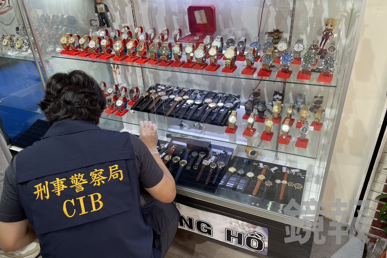 百萬名表俗俗賣1萬!越籍「高仿錶兵團」開店賣還直播 149支假表侵權逾6000萬元