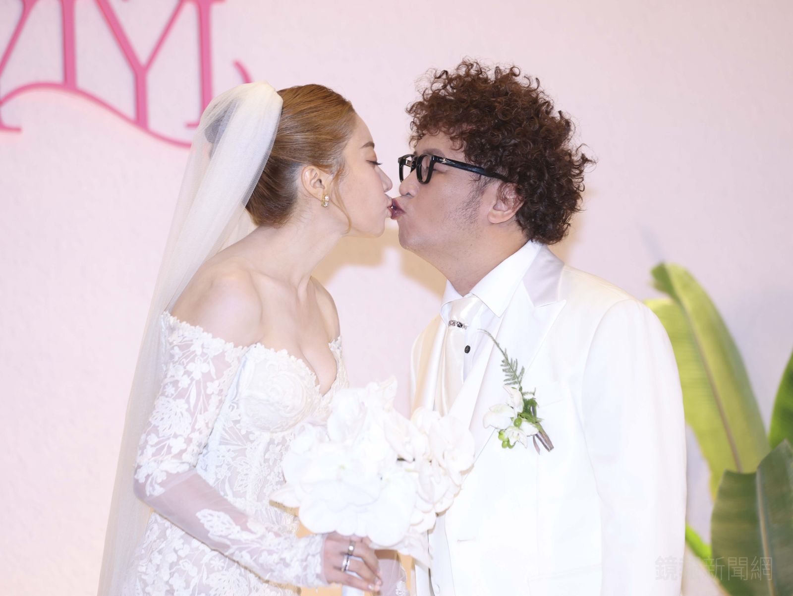 44歲納豆升格當爸！依依懷孕3個月　夫妻拚做人「一次就中」