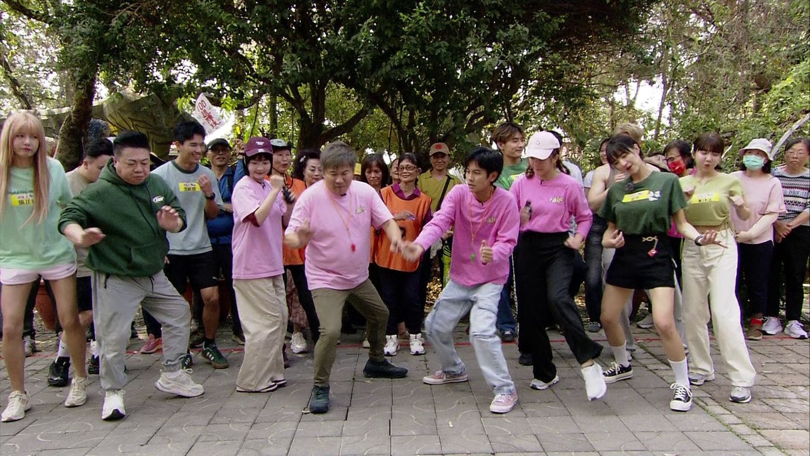 《綜藝大集合》過癮萬事舞來襲　胡瓜神還原魔性舞步、無尊崩壞現場直擊