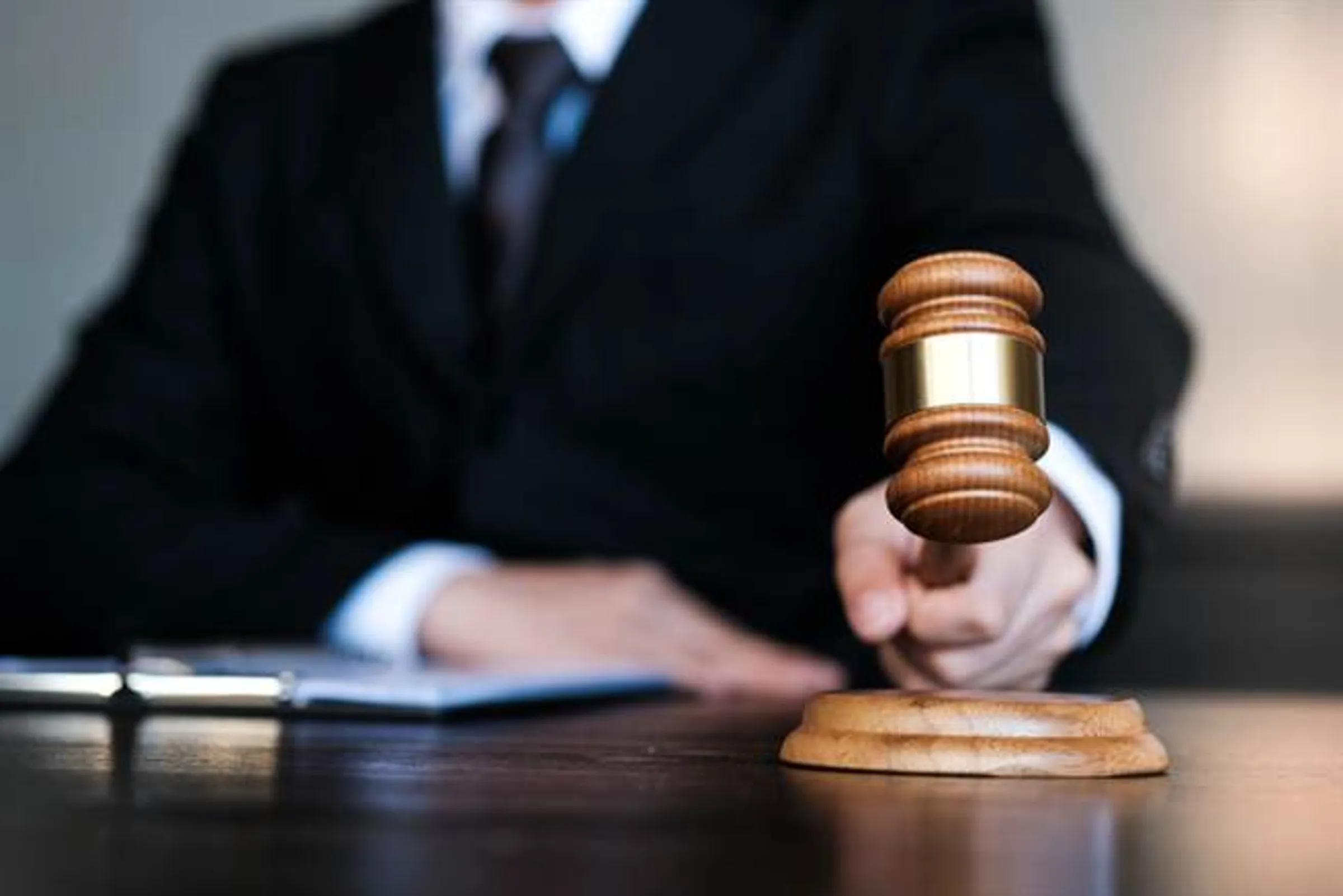 超商拿鐵「總裁版」!年收7千萬大老闆吃完泡麵「順手拿走一物」慘換30天拘役、終身揹前科
