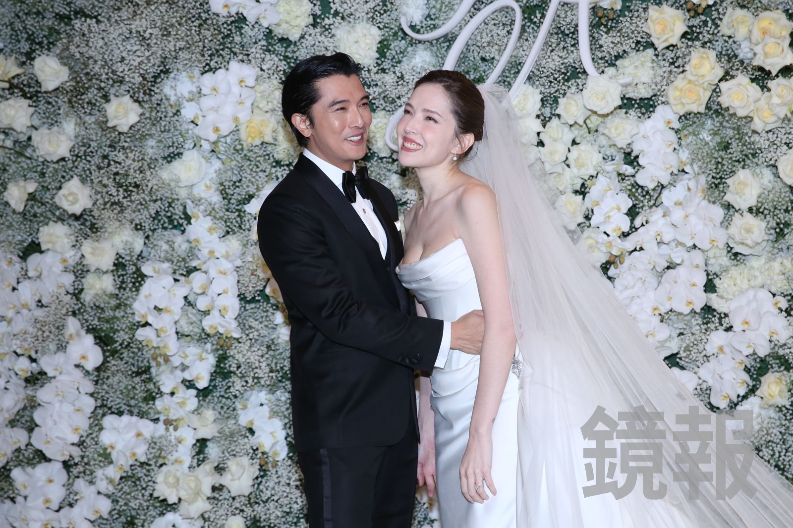 李靚蕾4年前開撕王力宏!現身許瑋甯婚禮 親暱貼臉閨蜜「美到發光」