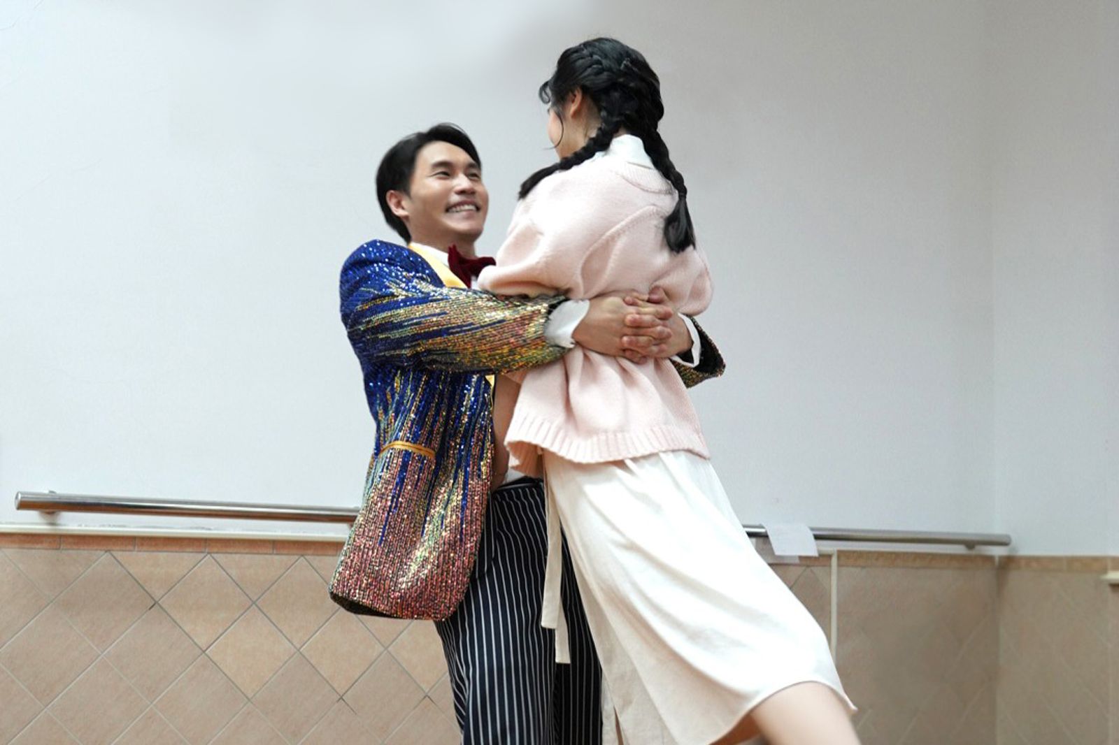 周定緯上演許多高難度動作。金星文創提供