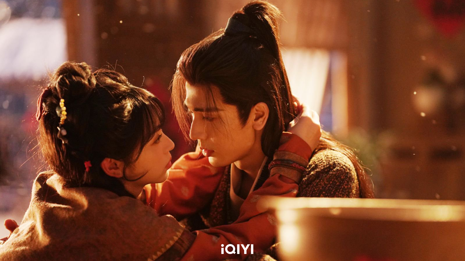 張凌赫（右）與田曦薇在劇中曖昧氛圍滿點。iQIYI愛奇藝國際版提供