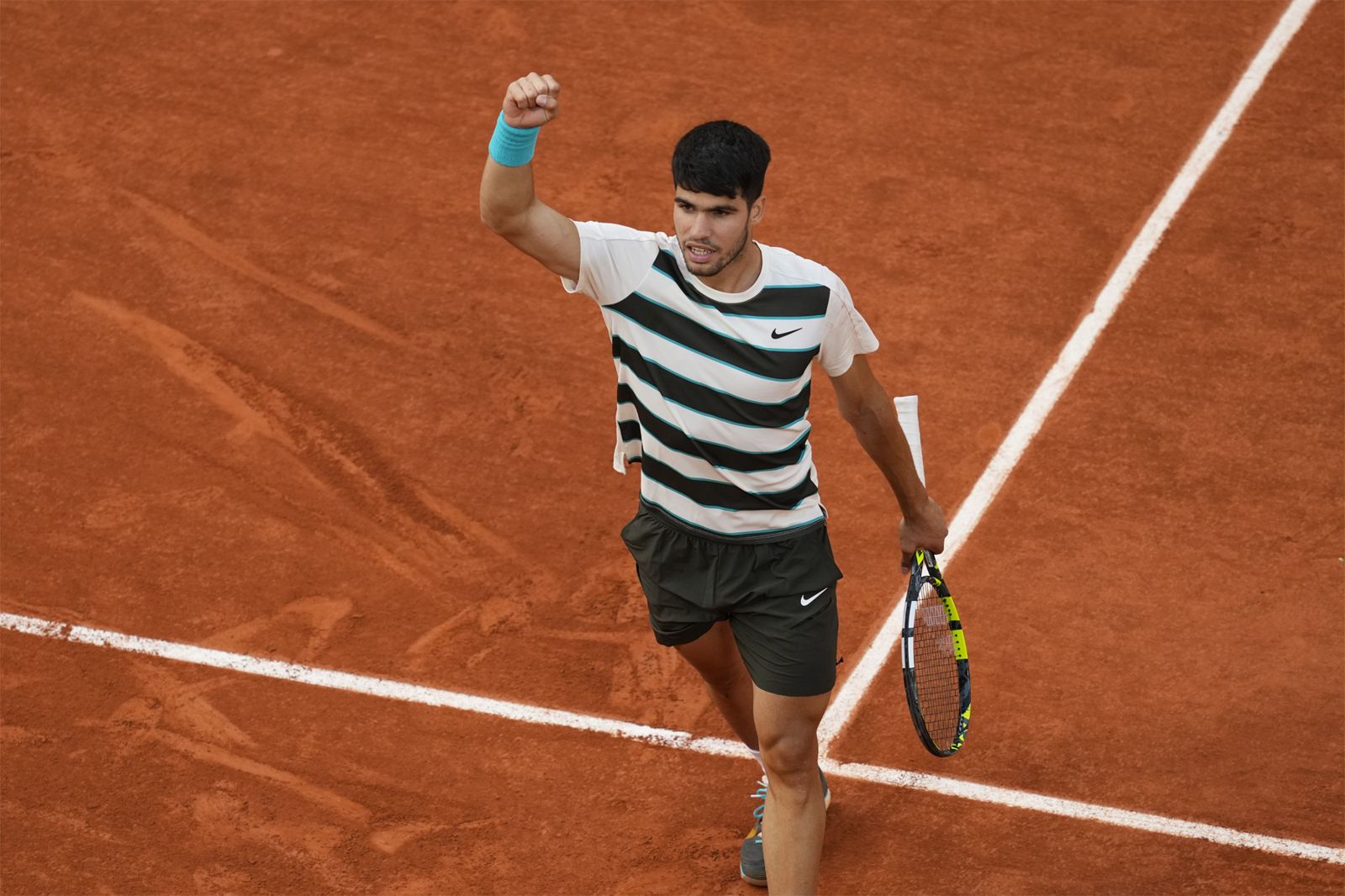 死裡逃生上演史詩逆轉 Alcaraz五盤大戰勝Sinner法網封王