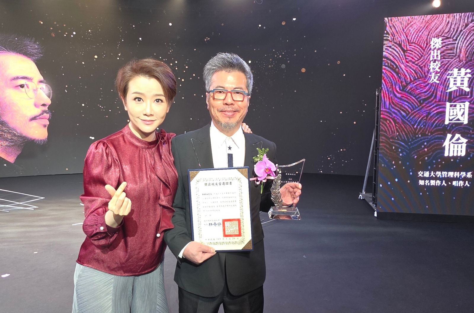 當年「睡過頭」錯過畢業典禮!黃國倫畢業40年獲傑出校友 自豪「征服台大校花」