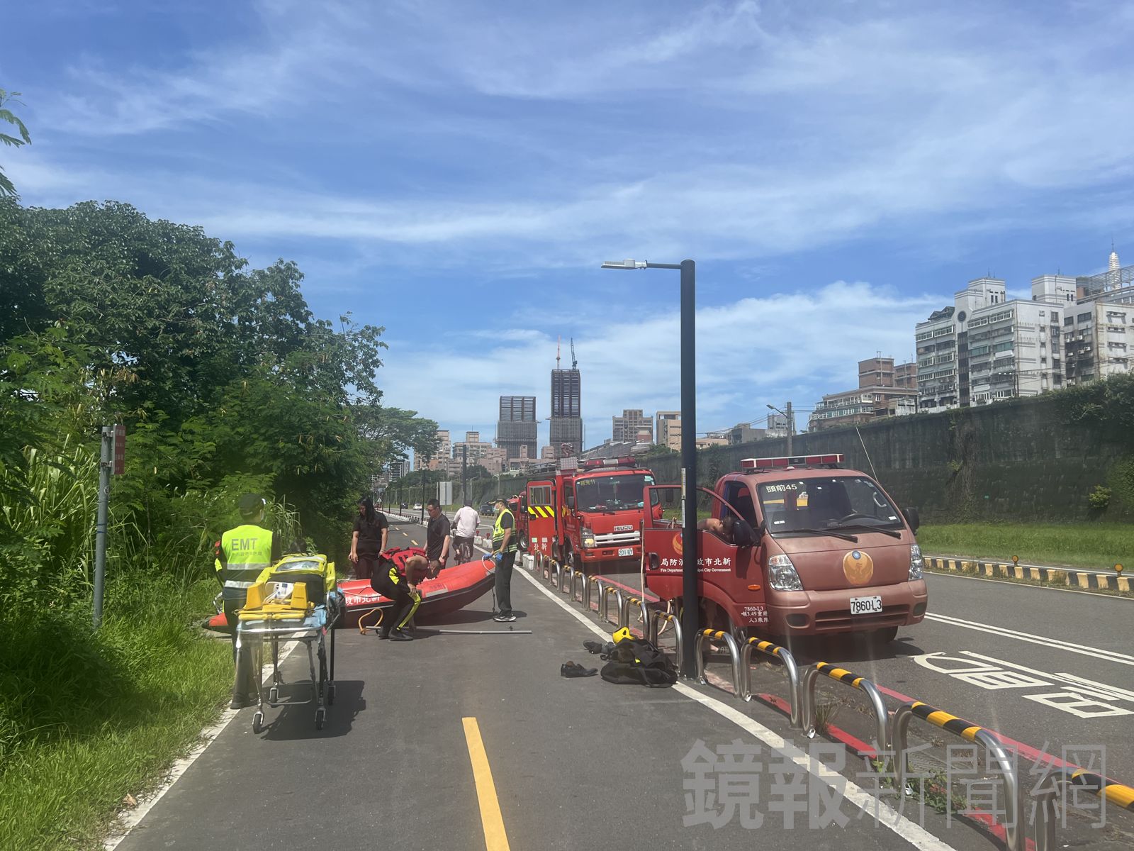 新莊重新堤外道傳出疑似溺水事件。呂健豪攝