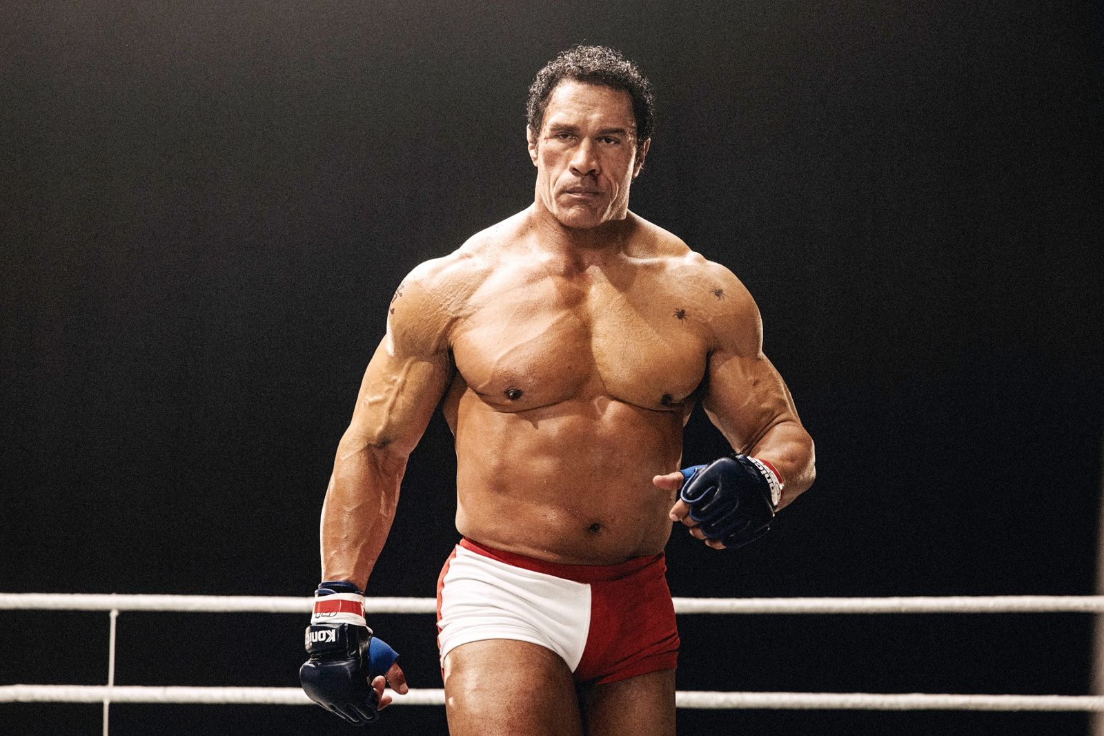 巨石強森不要命了！增重13公斤換臉要求「拳拳真打」　慘遭揍到腦震盪