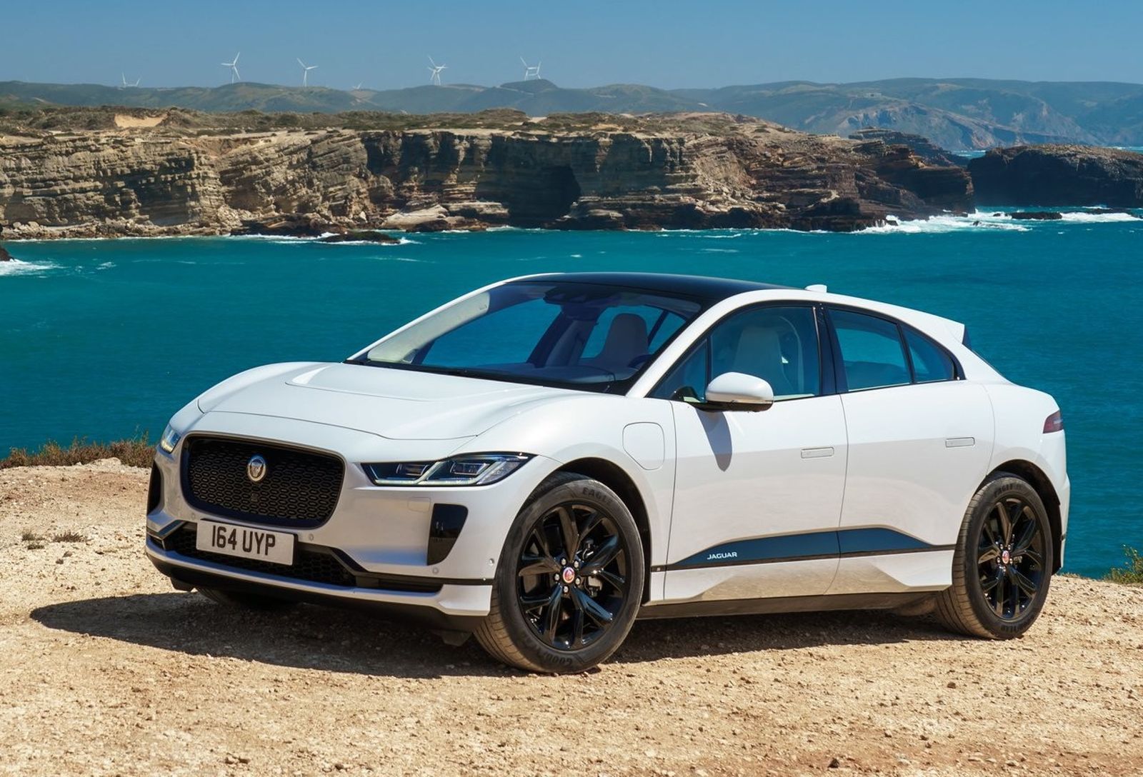 被燒的車型本尊長這樣。是英國皇室偏愛的Jaguar,車型為I-PACE電動休旅車。(Jaguar提供)