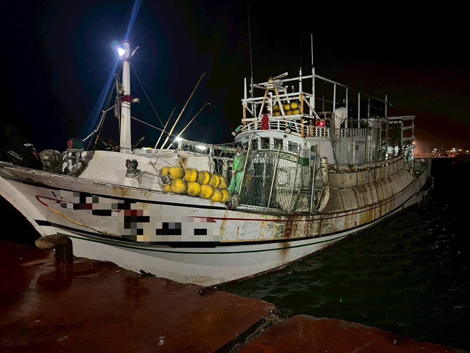 鳳凰颱風進逼台南漁船不聽勸執意出港　海巡開出第一張舉發單