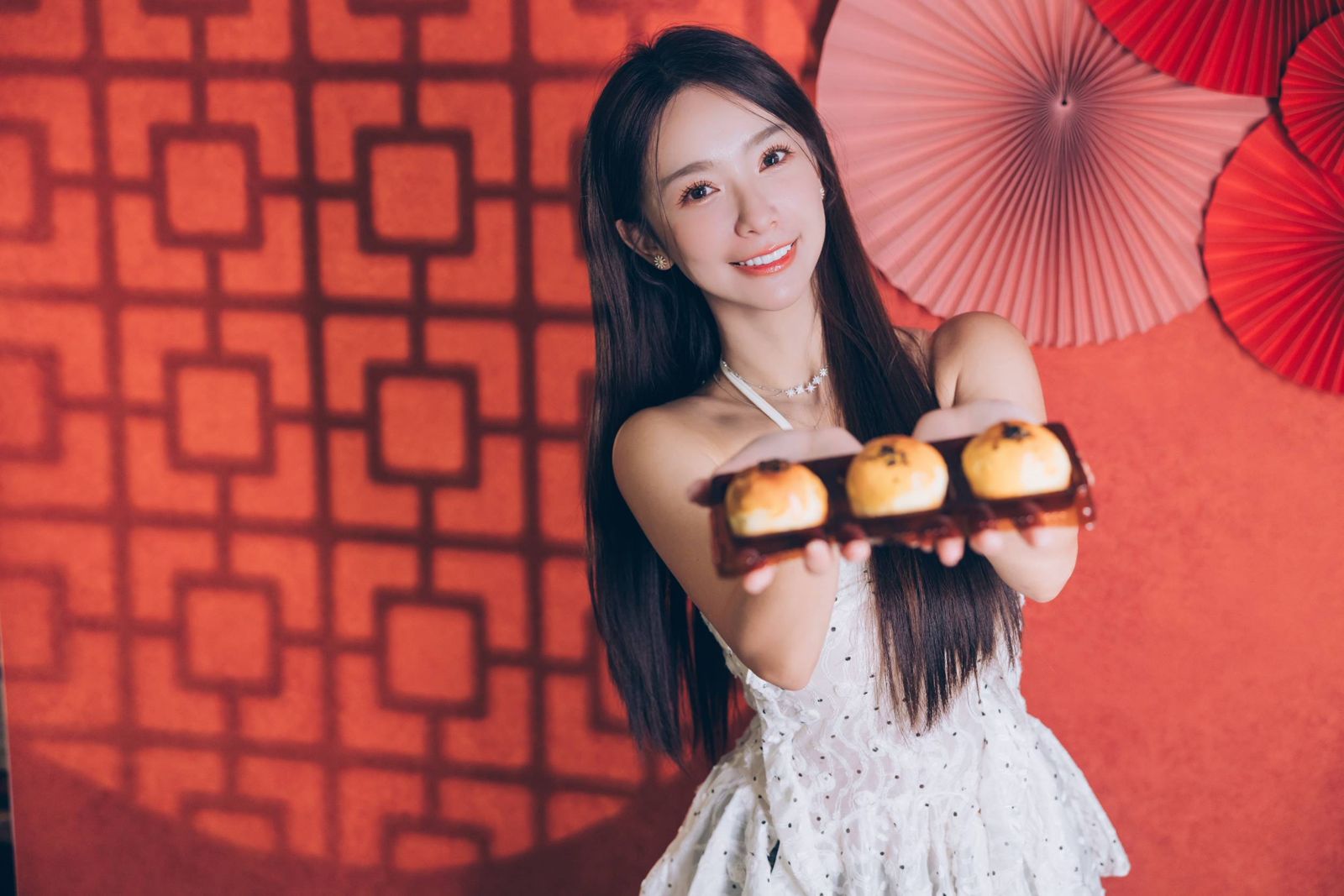 禾羽熱愛吃月餅。承信整合行銷提供