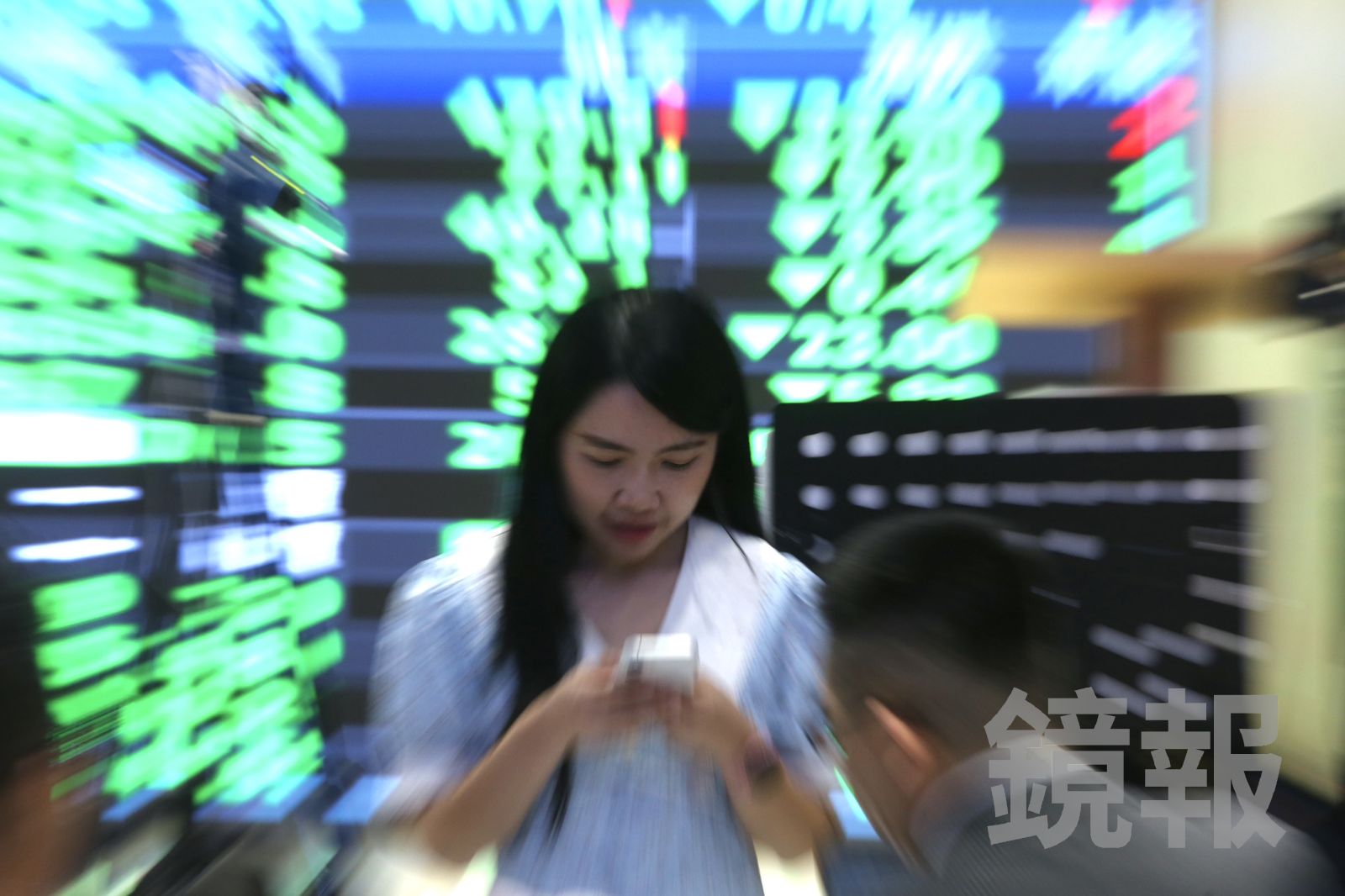 台股崩盤日券商APP集體失守 投資人虧錢又卡關崩潰怒轟:一秒幾十萬上下啊