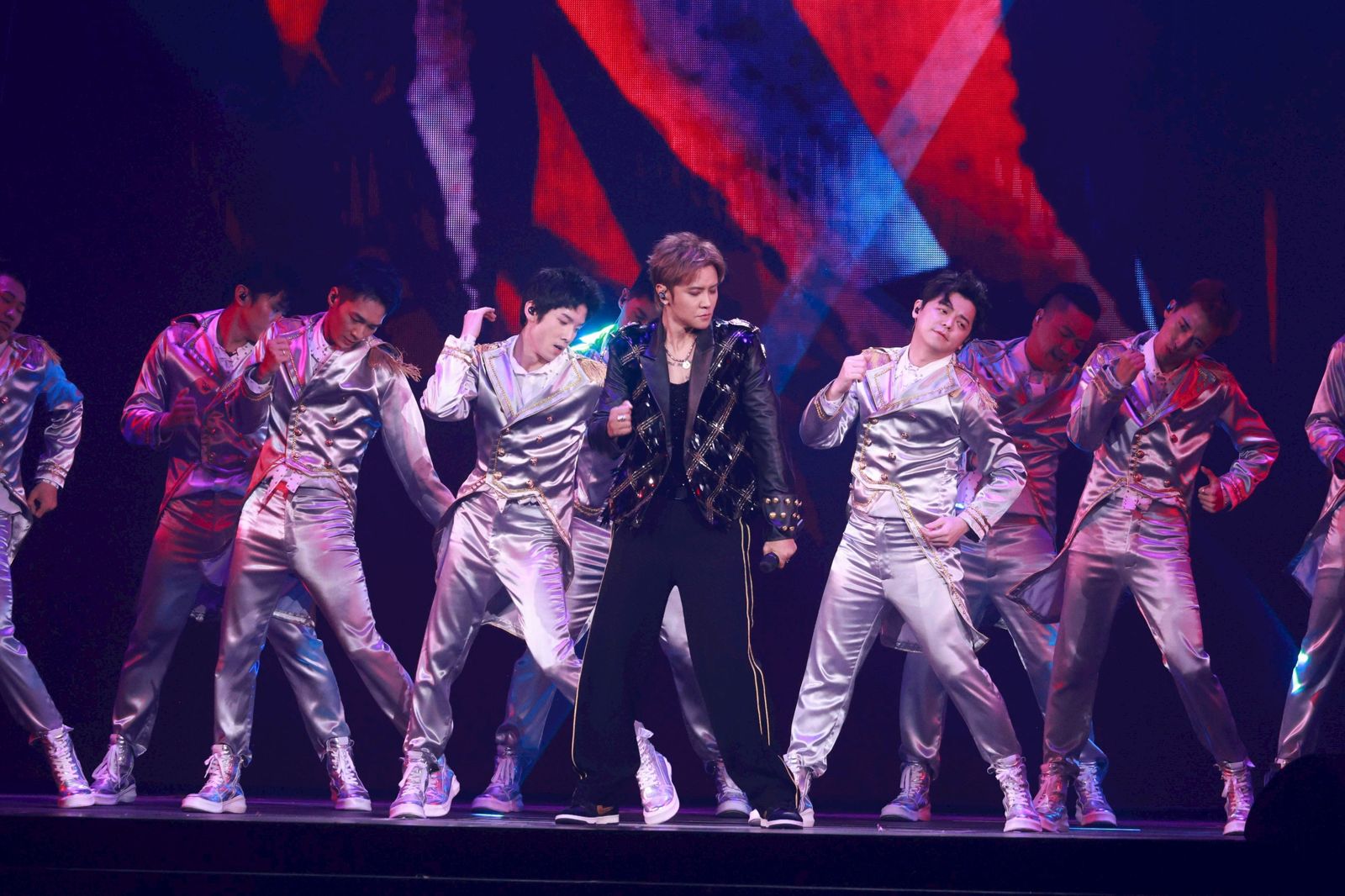 羅志祥出事了！小巨蛋唱一半突喊卡　數度掩面唱不下去