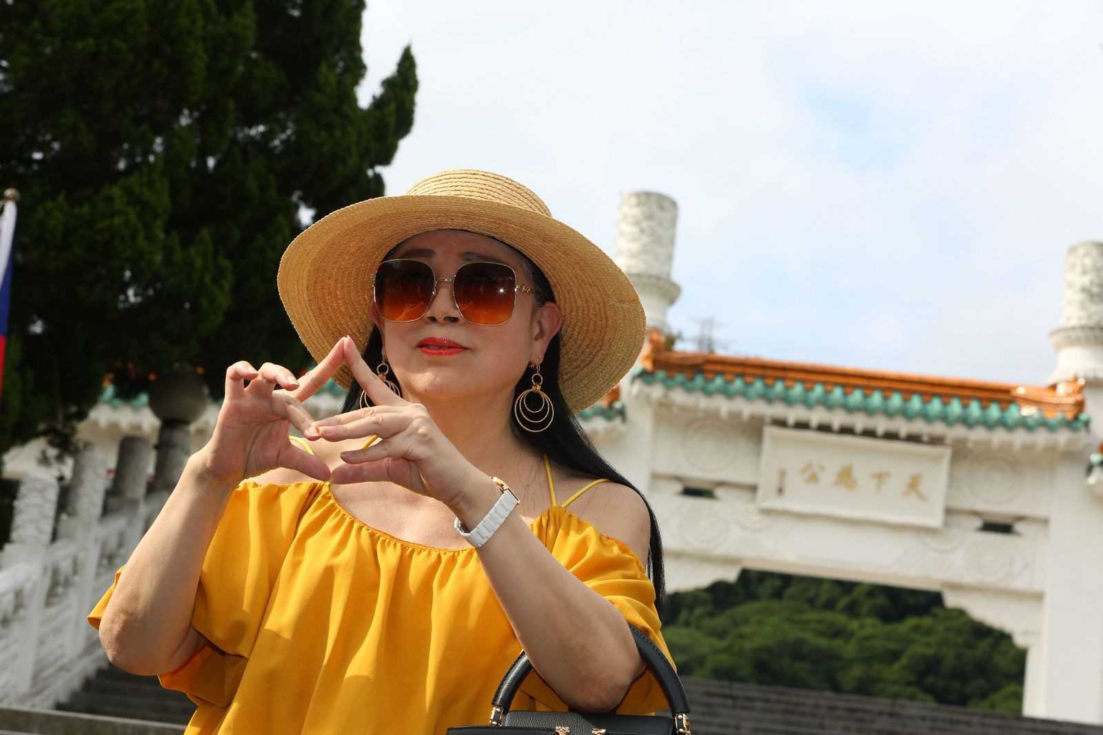 許純美8日親自出面接受媒體訪問。攝影姜永年
