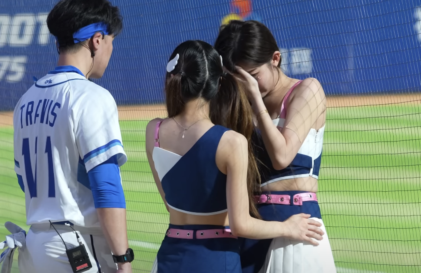 李珠珢哭泣離場。翻攝走一日球迷 台湾プロ野球チア YouTube