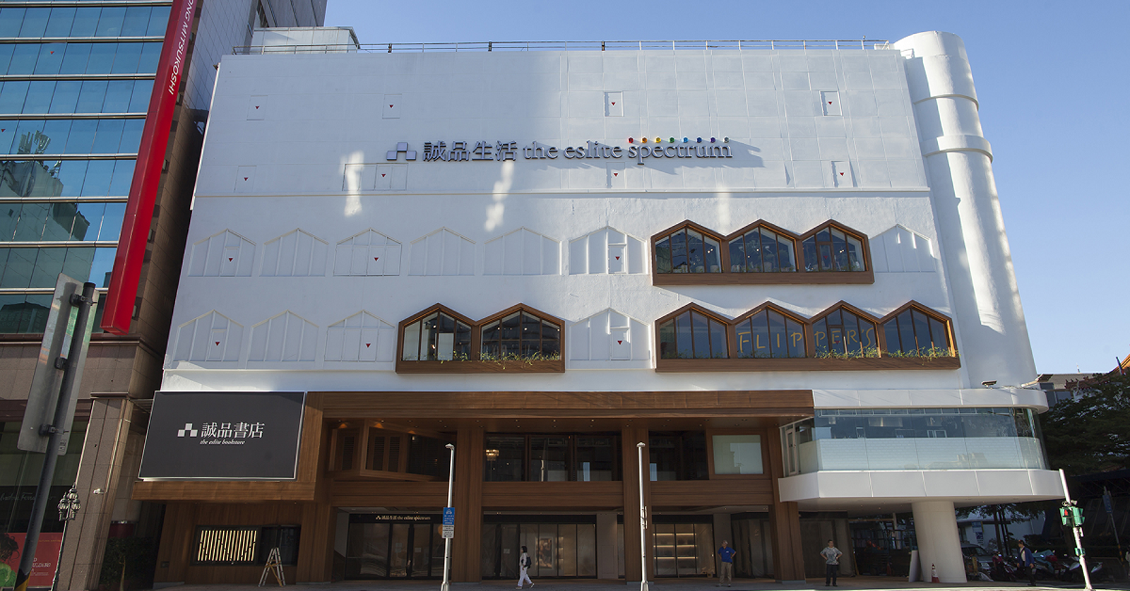 誠品南西不平靜！5旬婦倒地驚慌尖叫稱「有感應」　友人討要蠟燭淨化