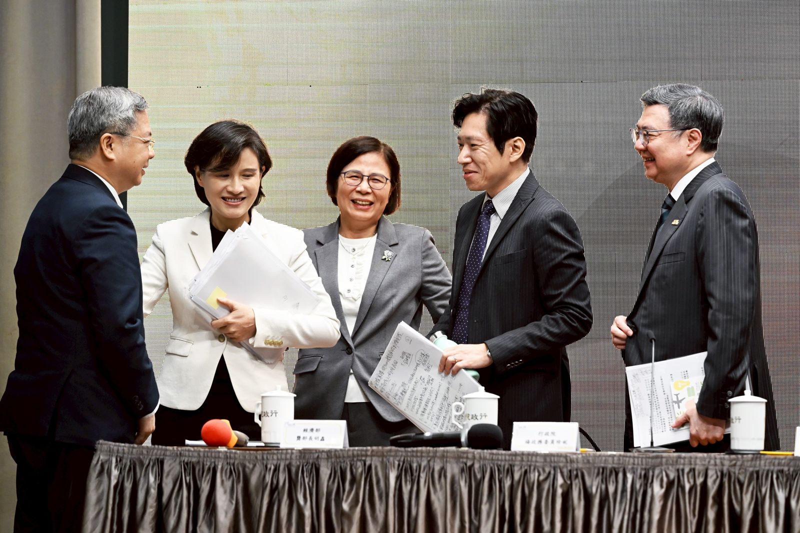 蔡明芳專欄：「赴中投資」的掏空台灣不會發生在「對美投資」