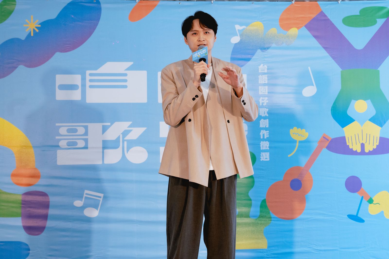 金曲歌王9歲女兒也崩潰!為評量寫歌洩小學生怨氣 陳建瑋一聽驚呆了