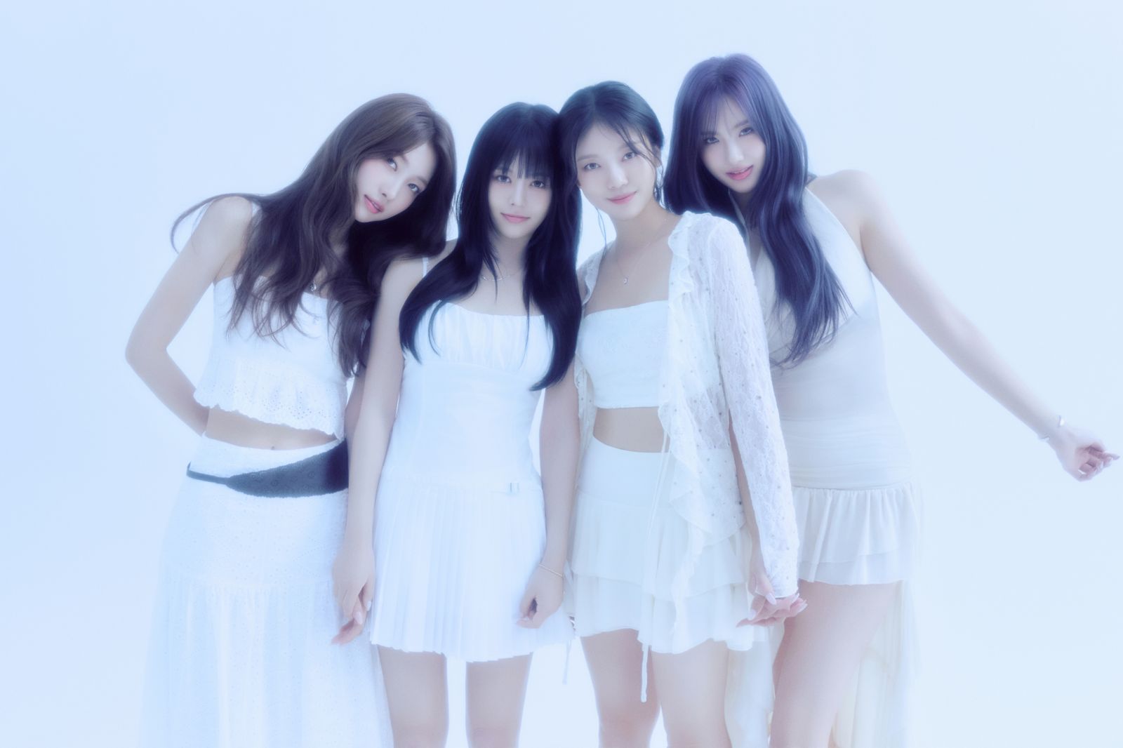 EVERGLOW團體照,SIHYEON(左起)、E.U、ONDA、AISHA。RNR SQUARE TAIWAN提供