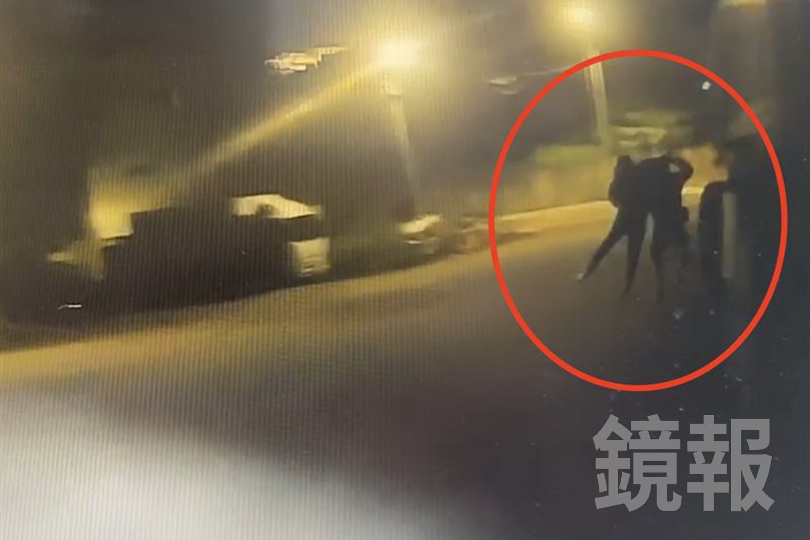 失聯移工拔腿狂奔，被體力充沛的阿兵哥追上。警方提供