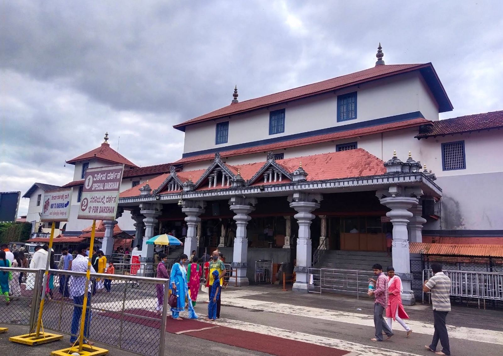 知名神廟爆連環謀殺！吹哨者20年來「埋過數百具遭性侵少女屍體」…殘忍內幕曝光