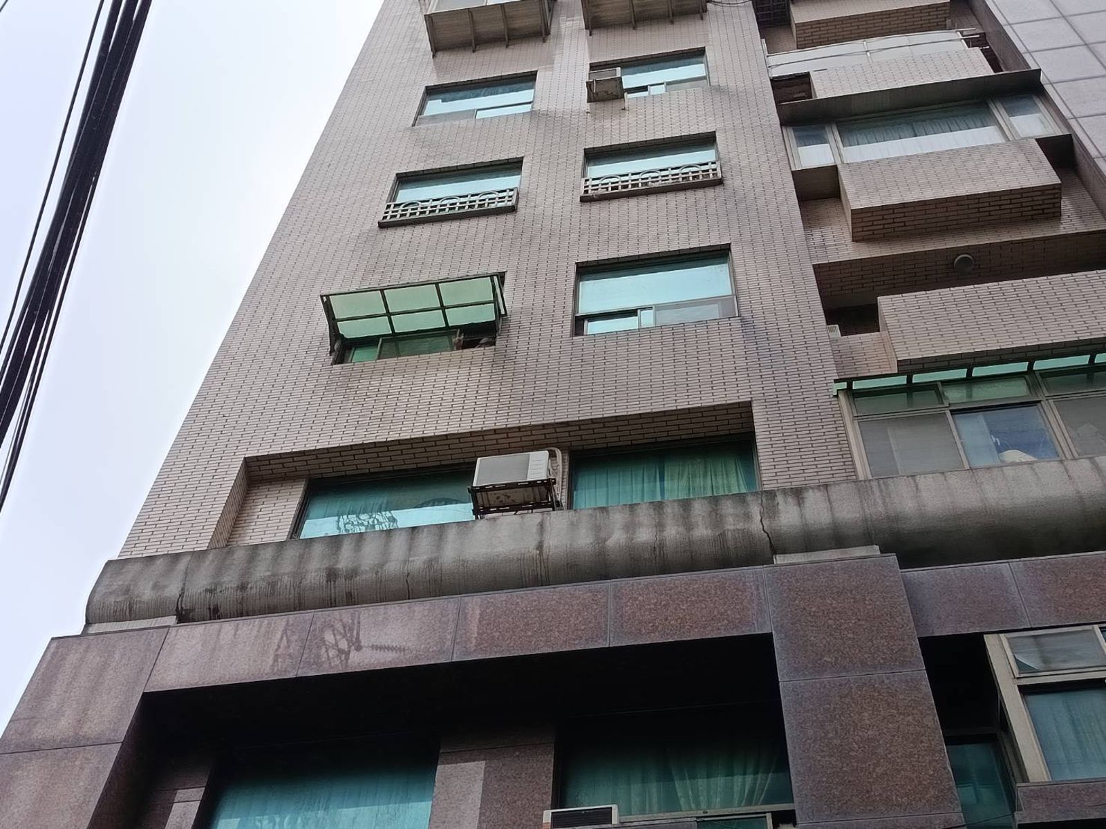 土城出租套房電器起火 2男吸入濃煙送醫