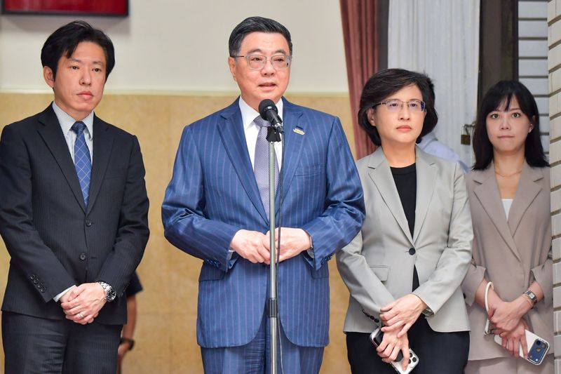 藍白聯手闖關65歲長者免健保費　卓榮泰怒批韓國瑜無視憲法、藐視法律