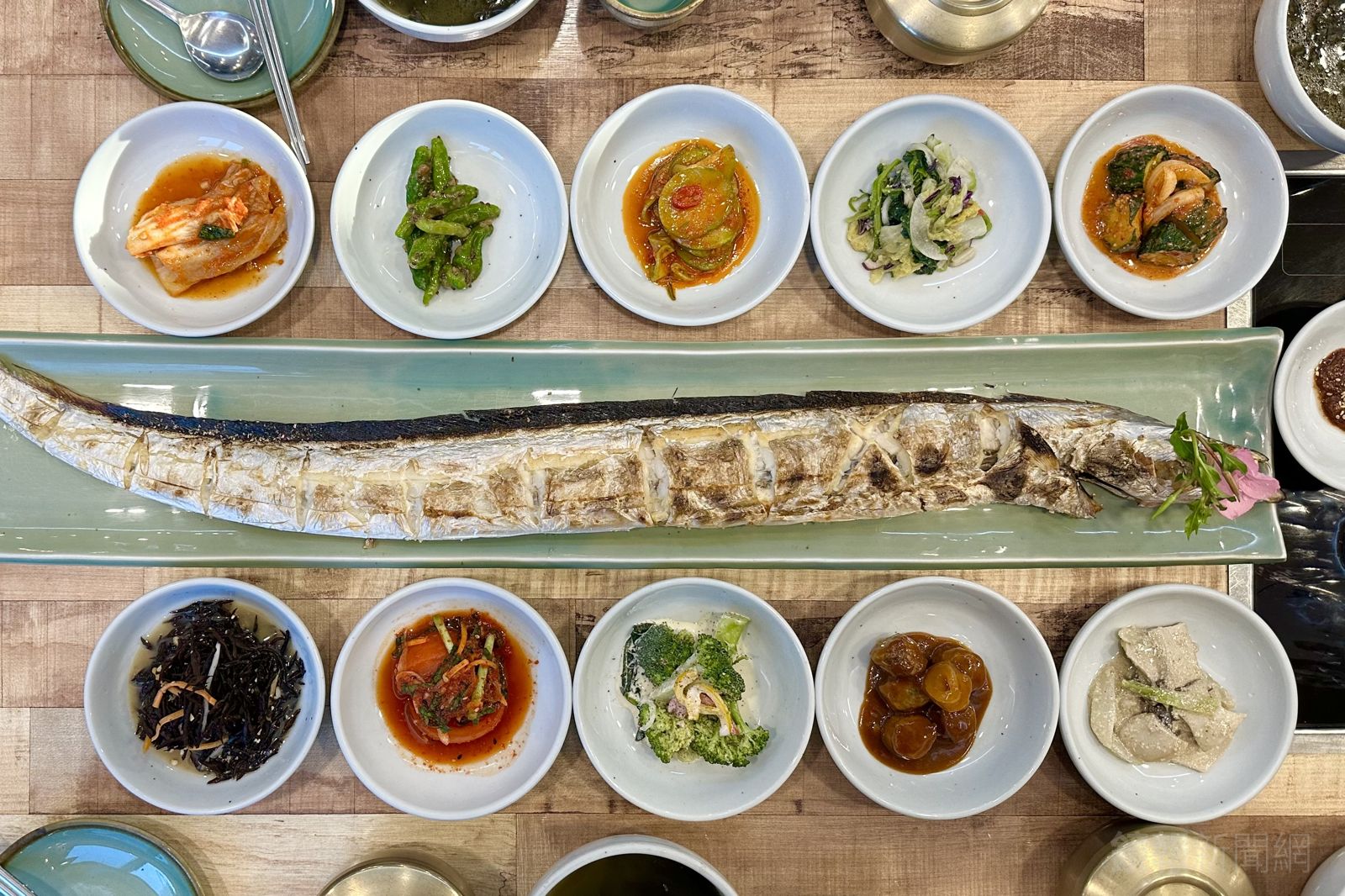 濟州必吃整尾烤白帶魚!桌邊去刺秀超療癒、大口吃魚肉更爽