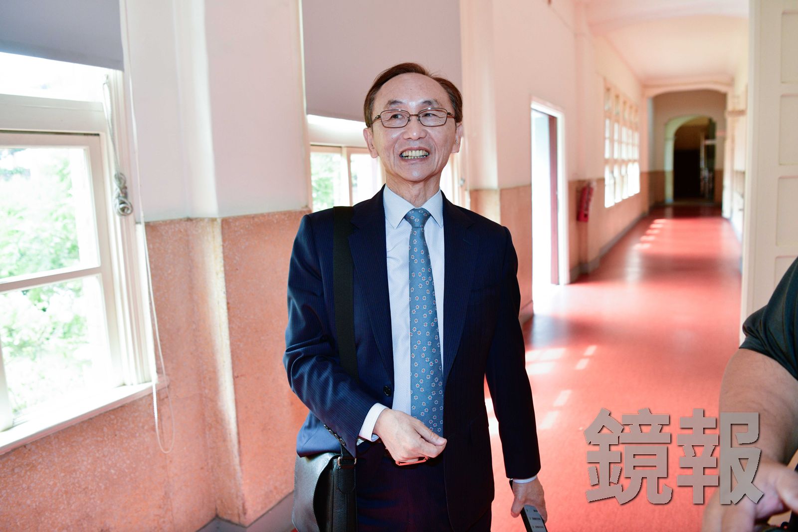 名嘴吳子嘉遭搜索！涉散發黑函「意圖使人不當選」　被檢警帶走偵訊