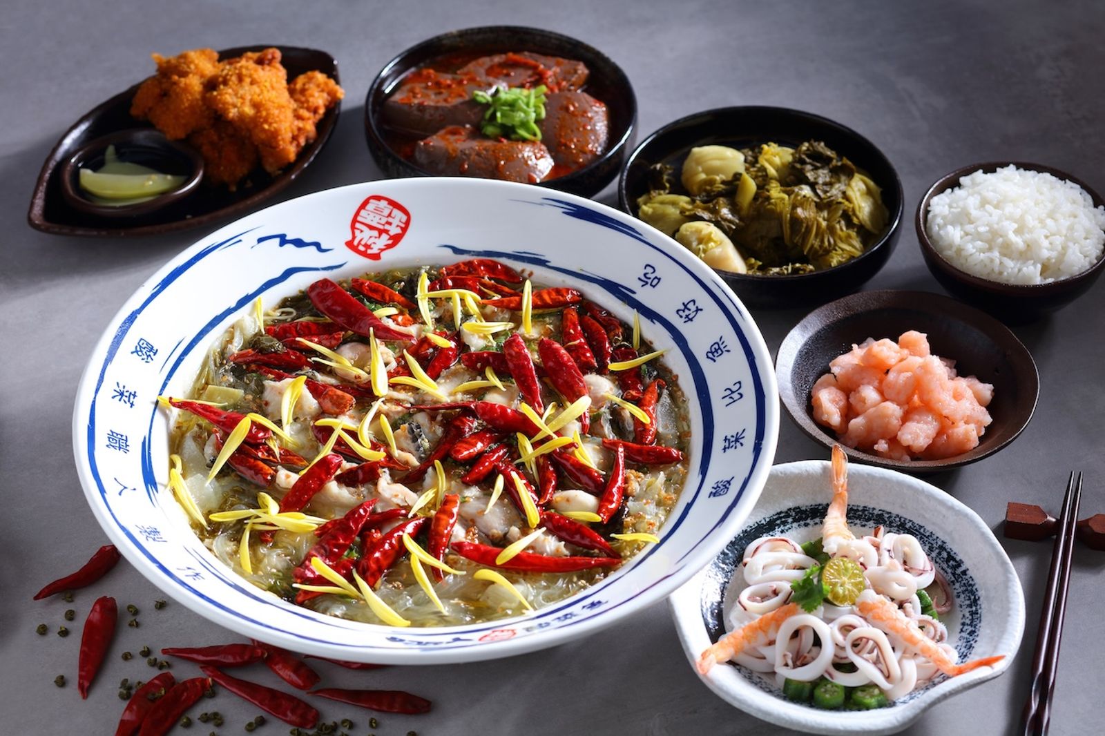 「招牌秘罈酸菜魚」酸香夠味，魚肉嫩甜不腥。（1,288元／特盛、約4人份）