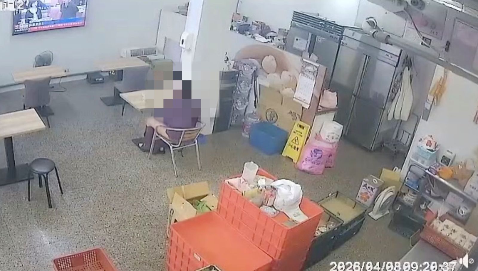 闆娘太正凍袂條？20歲男吃早餐竟「脫褲清槍」　警海巡發現秒逮人送辦
