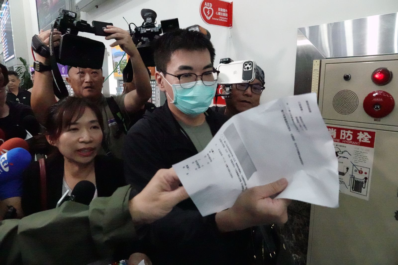 嘴巴比噓手卻很誠實!趙建銘親遞密件給媒體 律師認證「已觸保密紅線」