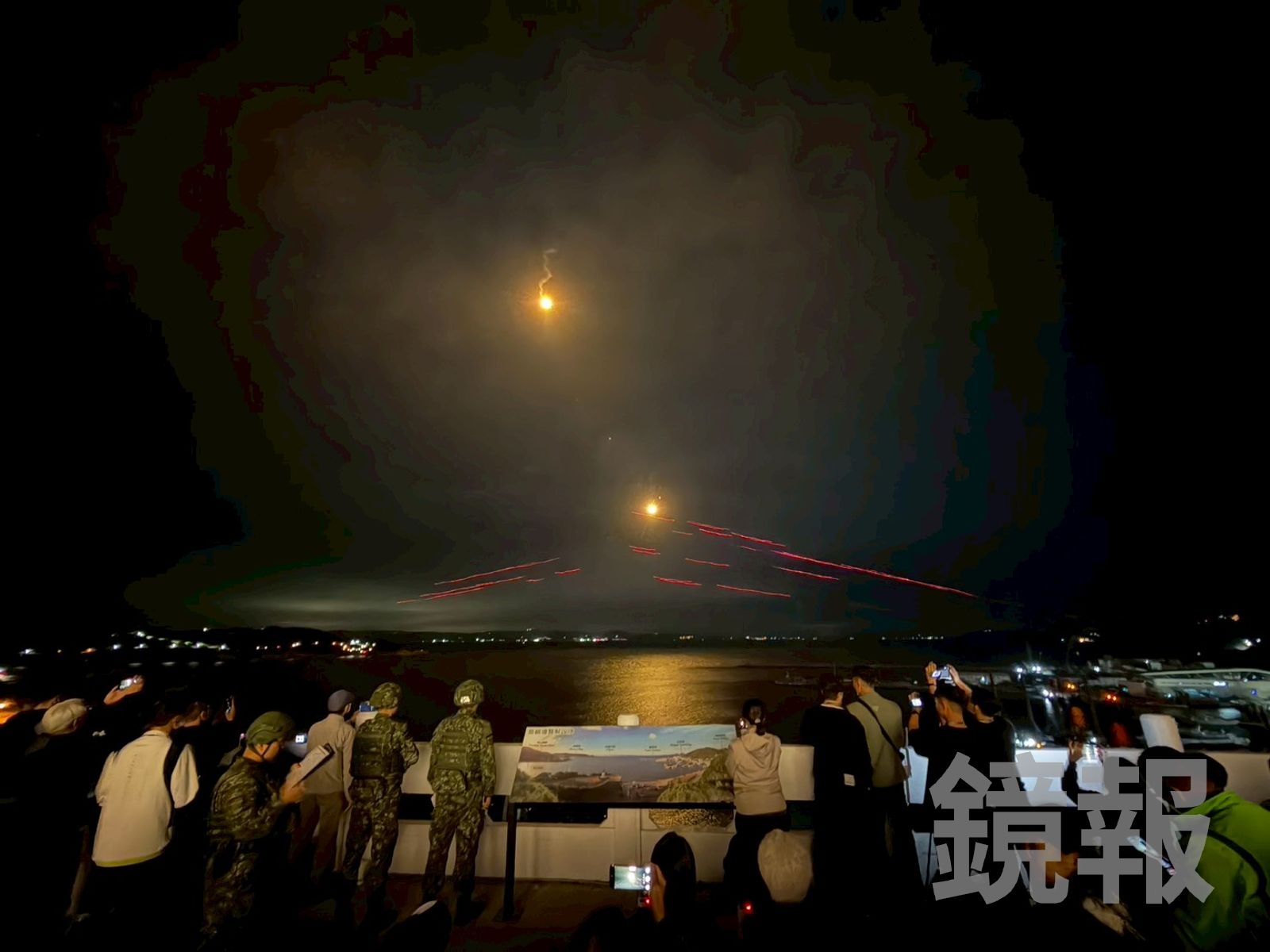 比賽前一晚的選手之夜,馬防部以2萬多發的火炮軍演迎賓。