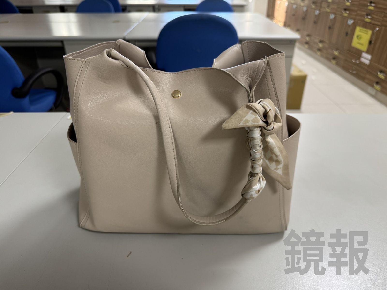 員警於1小時為找回遭竊包包，所幸貴重物品都未遺失。翻攝畫面