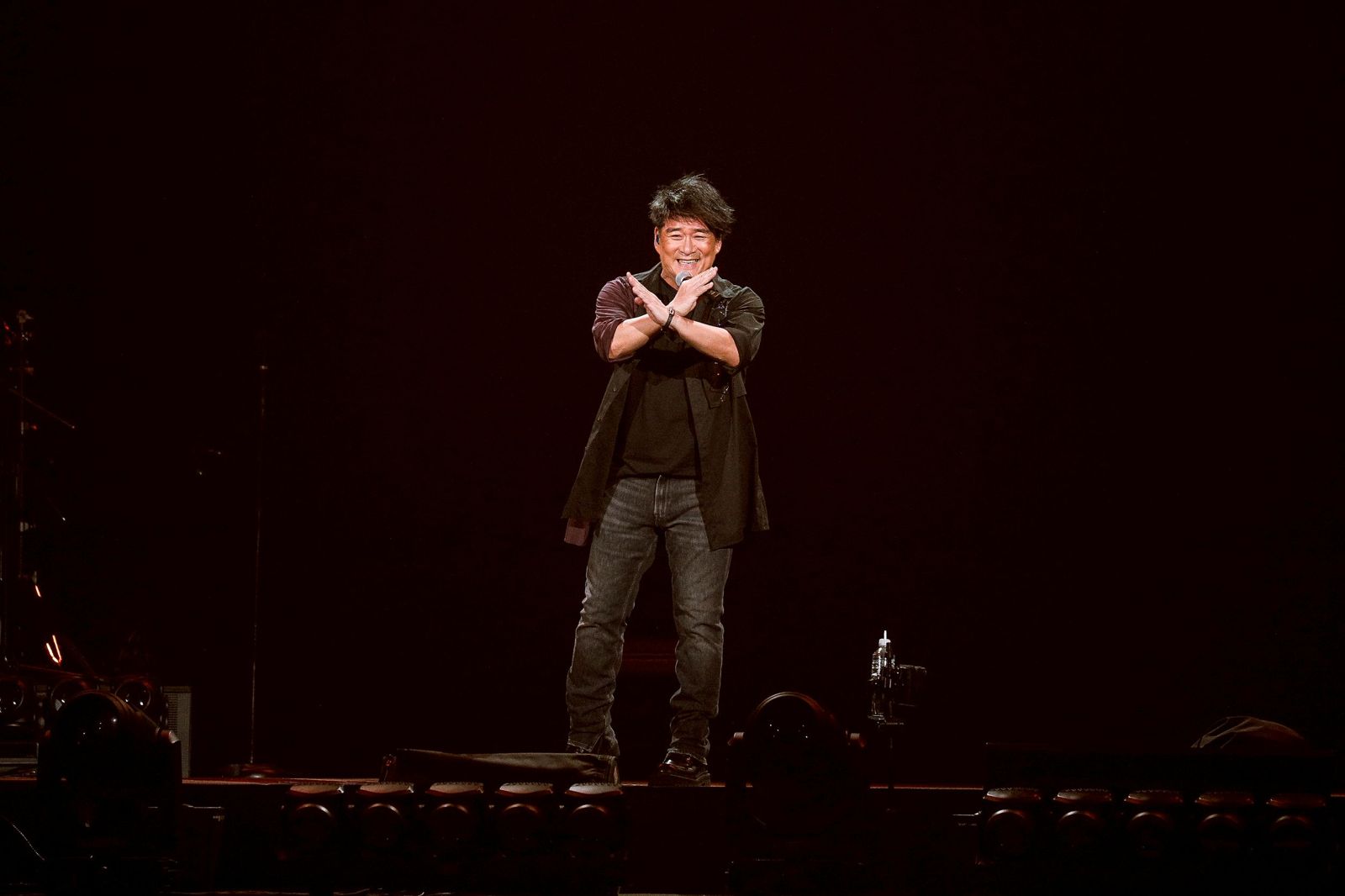 周華健笑說原來觀眾們不斷比出叉叉手勢是在提醒他聽不見聲音。鄒保祥攝