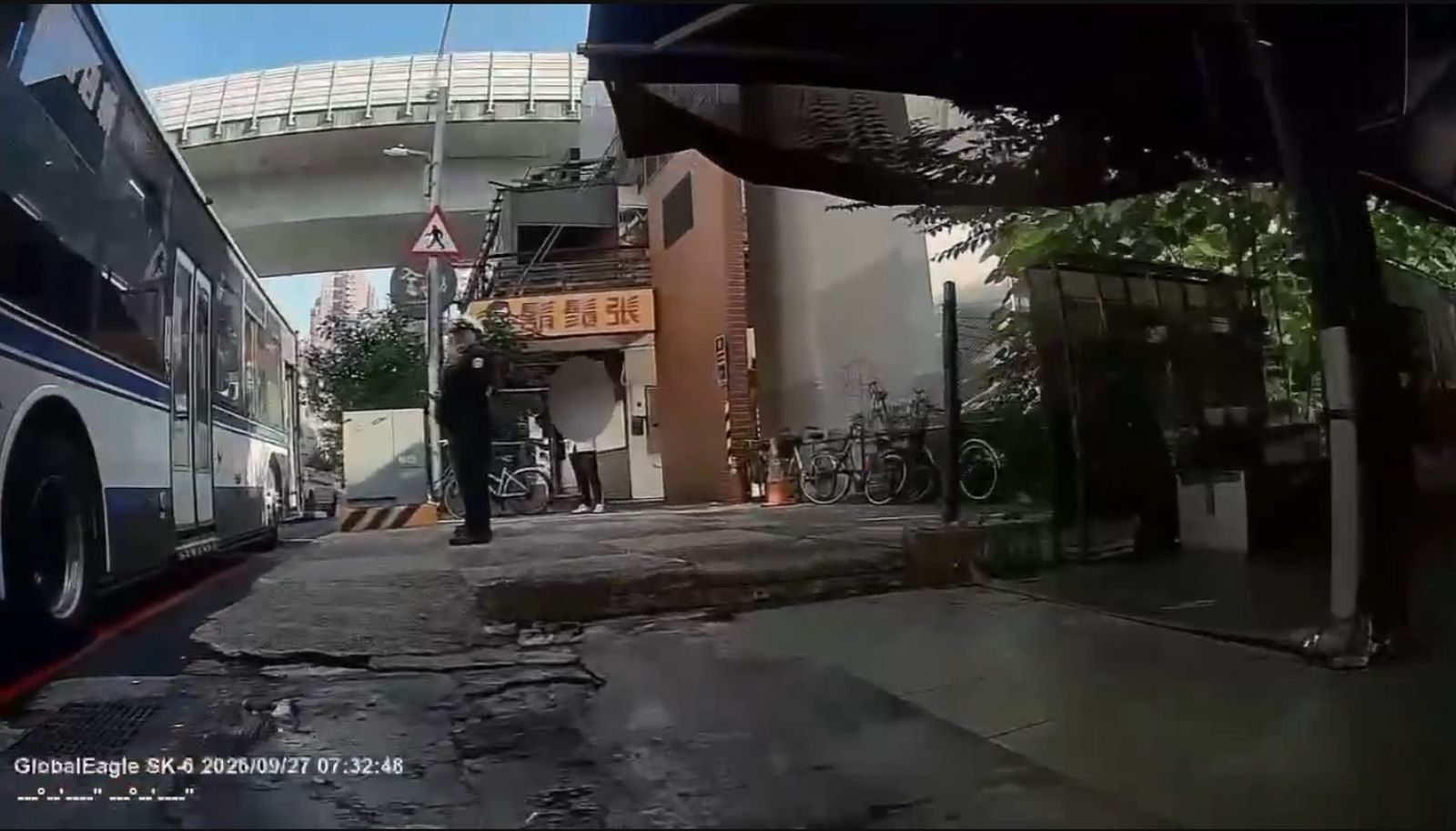 公車驚魂!男公車上「蜷縮慘死 3 天」 乘客驚見伴屍行駛嚇破膽