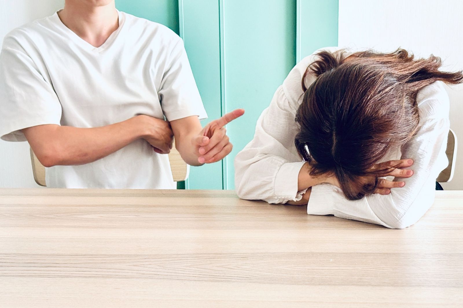 妳老公是巨嬰嗎？心理師揭「媽寶男5行為」　最可惡的是用三角化手段看好戲
